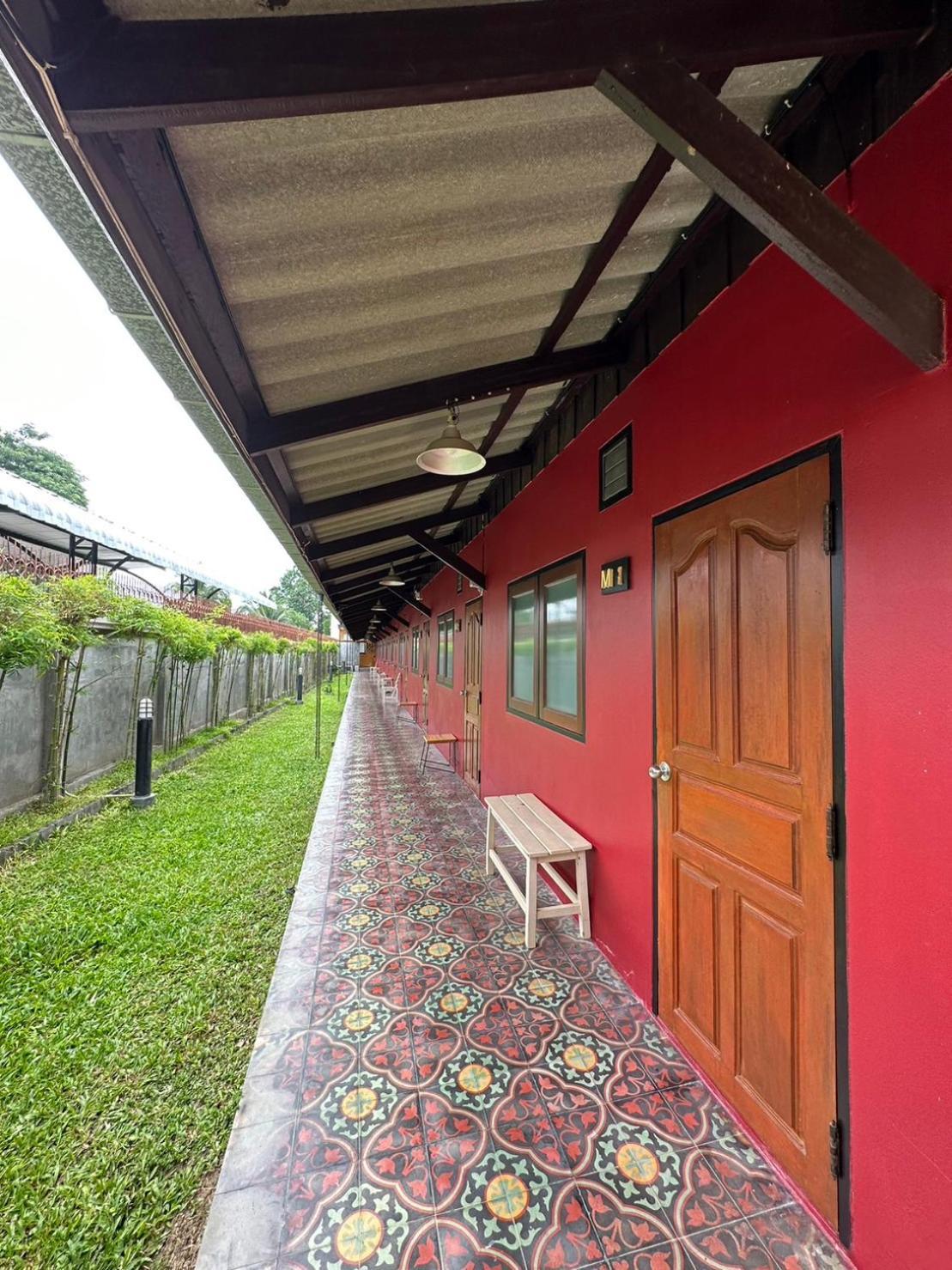 Baan Ma Feung Guesthouse Kanchanaburi Esterno foto