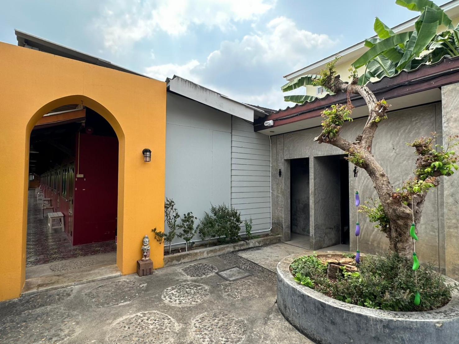 Baan Ma Feung Guesthouse Kanchanaburi Esterno foto