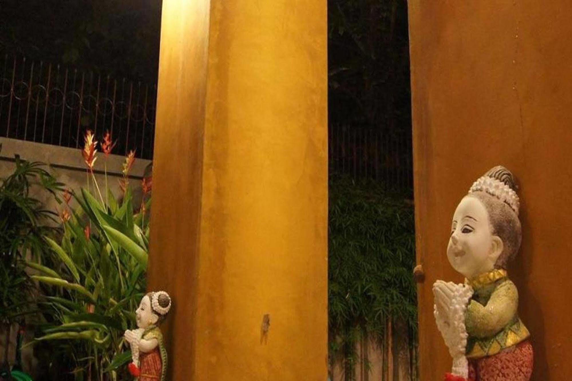 Baan Ma Feung Guesthouse Kanchanaburi Esterno foto