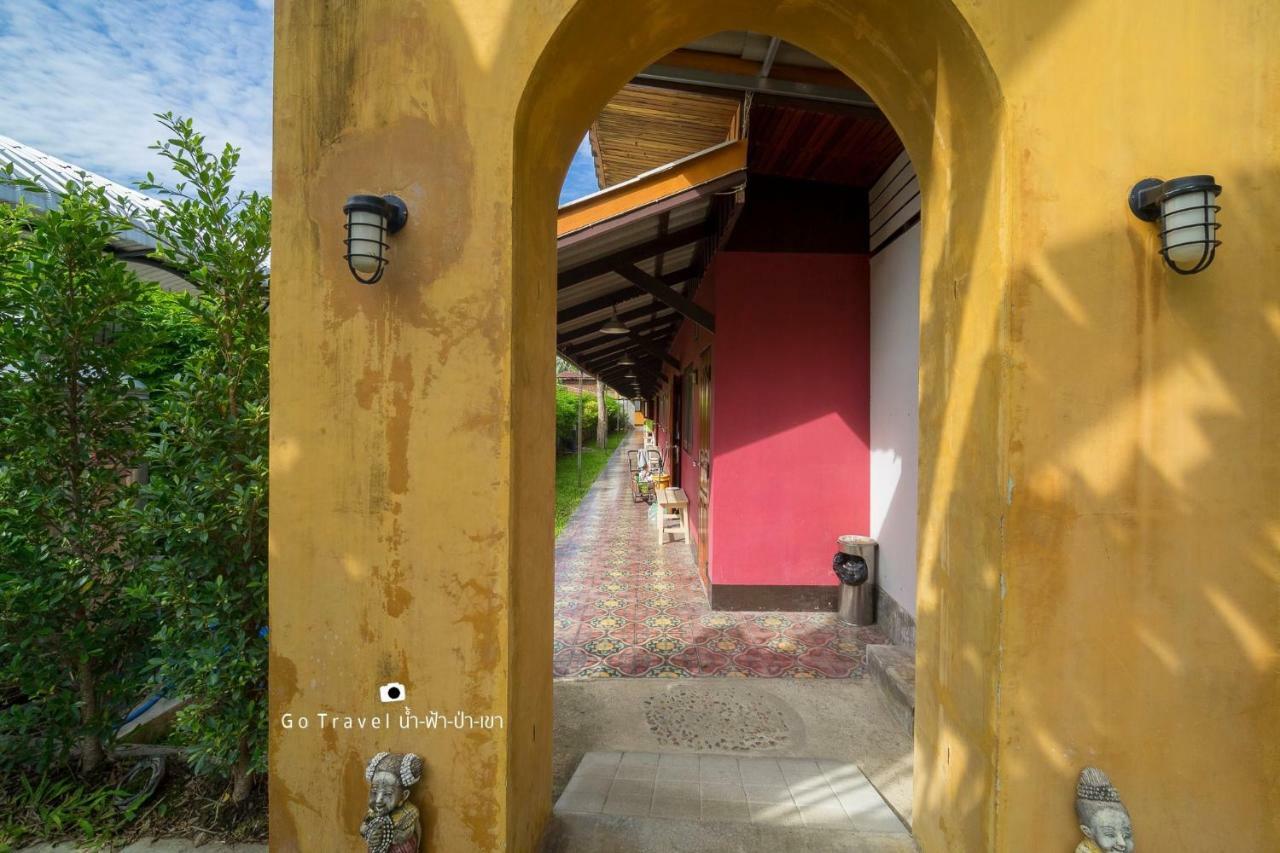 Baan Ma Feung Guesthouse Kanchanaburi Esterno foto