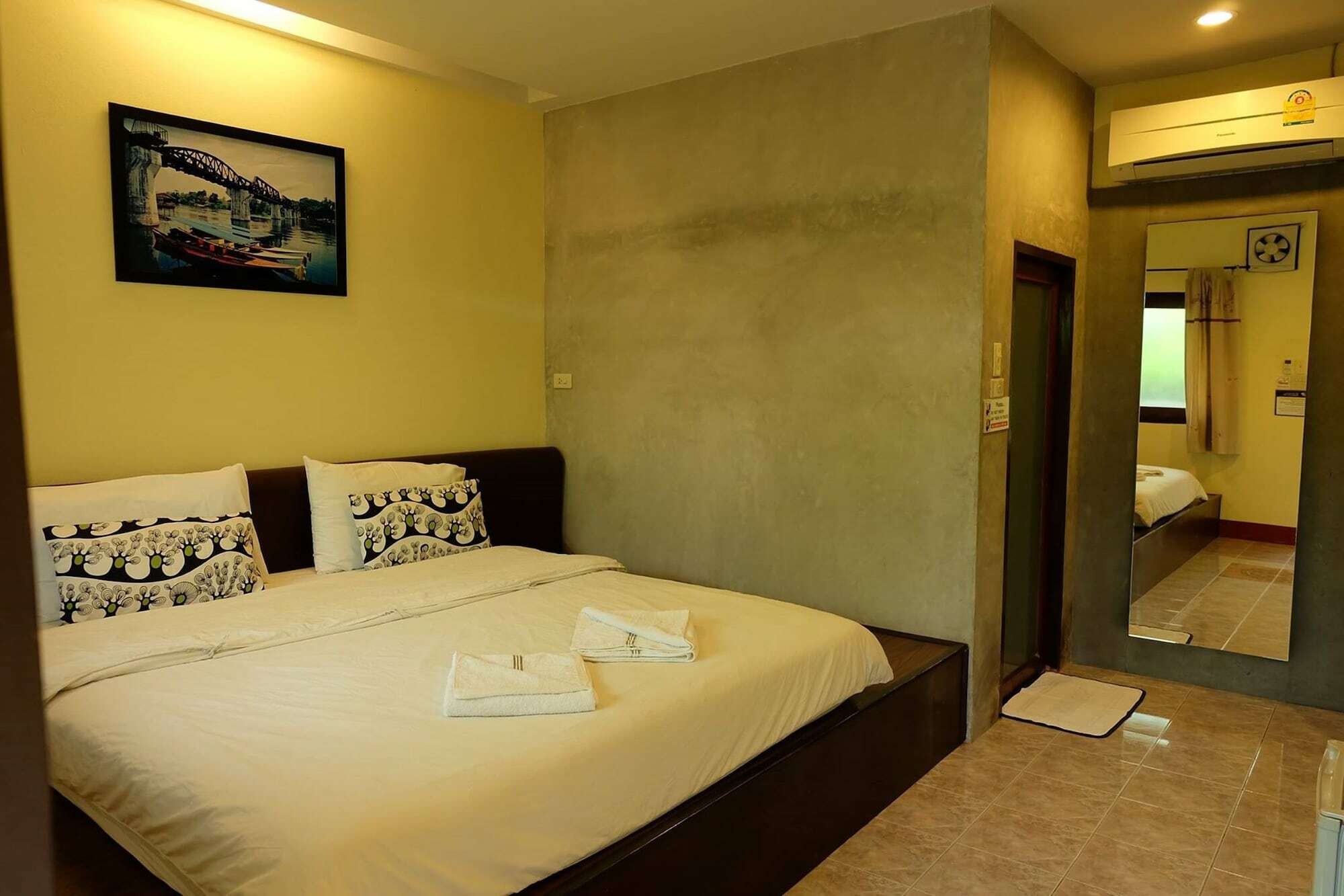 Baan Ma Feung Guesthouse Kanchanaburi Esterno foto